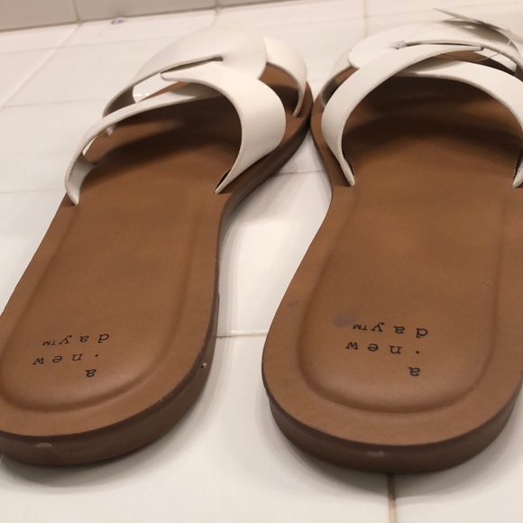 White and tan sandals - A New Day size 11 - Picture 4 of 4